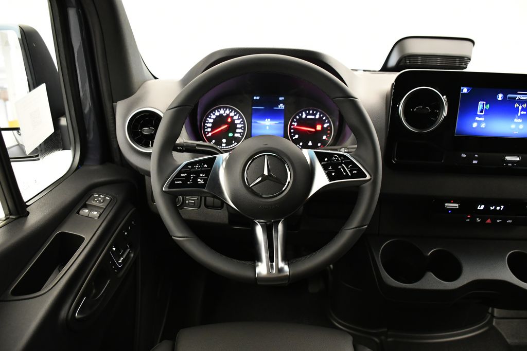 Thumbnail: 2025 Mercedes-Benz Sprinter - 14