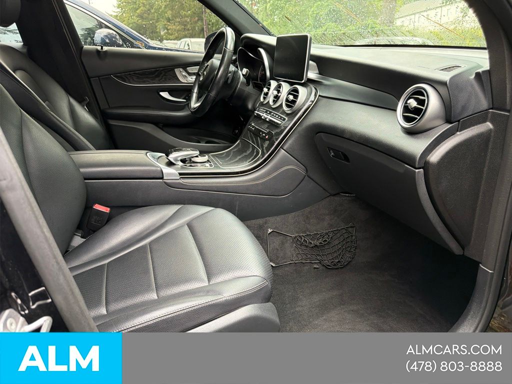 Used 2018  Mercedes-Benz GLC 300 image 6