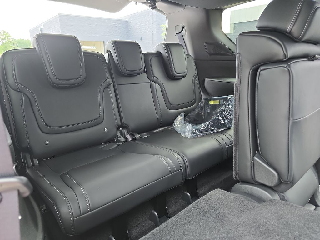 2025 Aspen White Tricoat/Super Black Nissan Armada PRO-4X 4X4 SUV