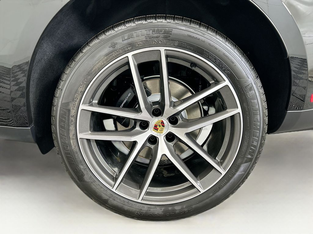 Thumbnail: 2026 Porsche Macan - 32