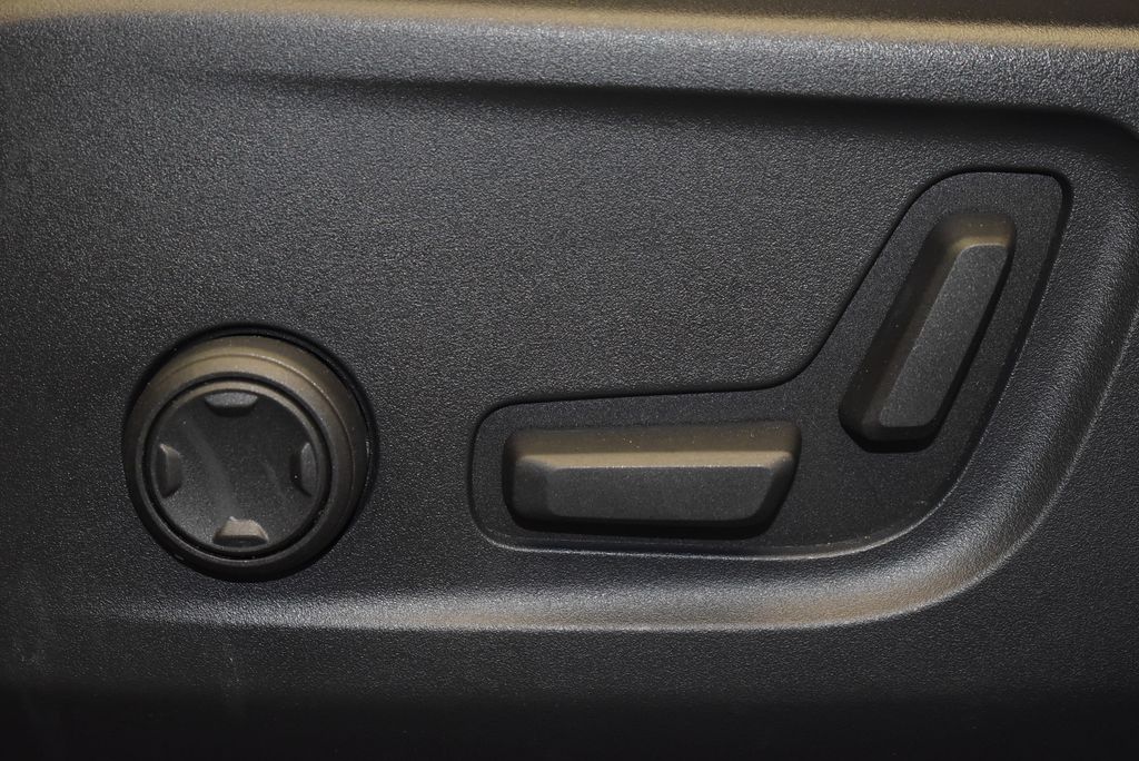 2023 Volvo XC40 B5 Core 16