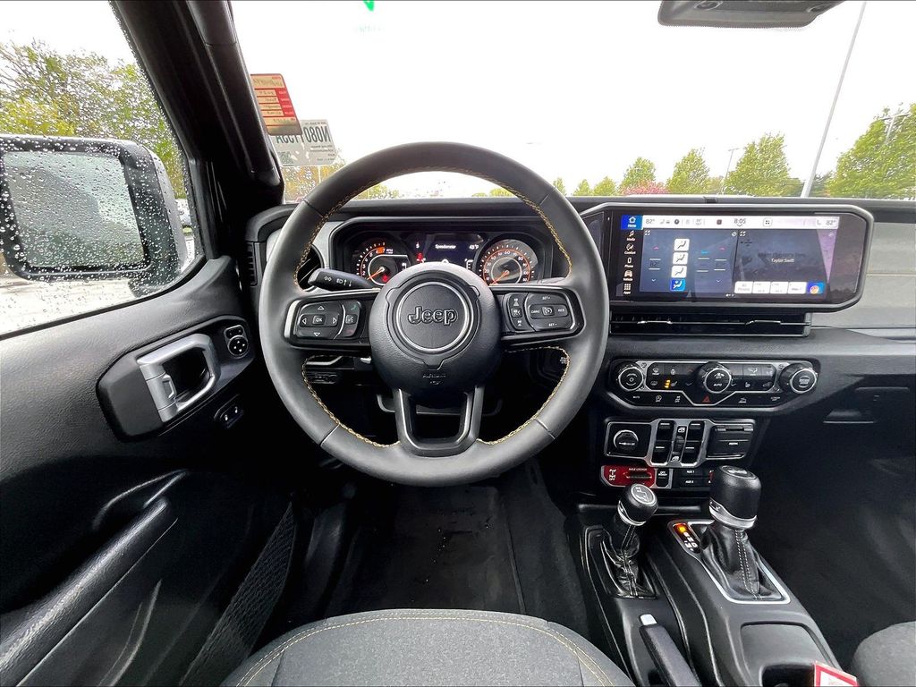 2024 Jeep Wrangler — photo 17