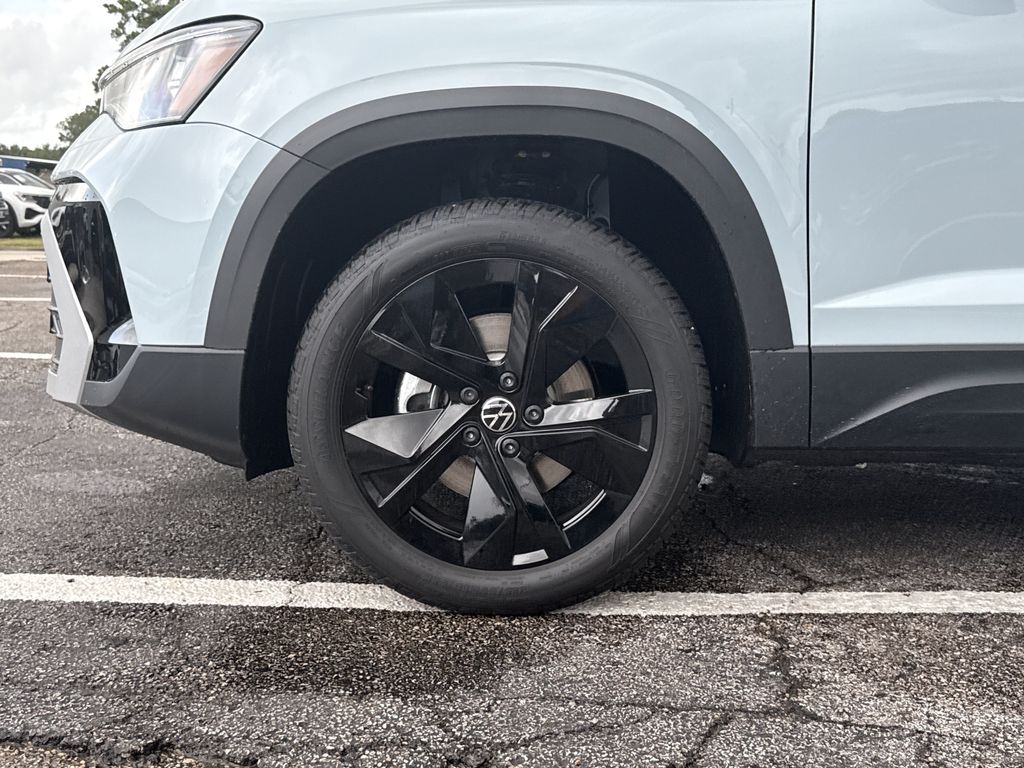 2026 Volkswagen Taos 1.5T SE Gray at DeMontrond Auto Country