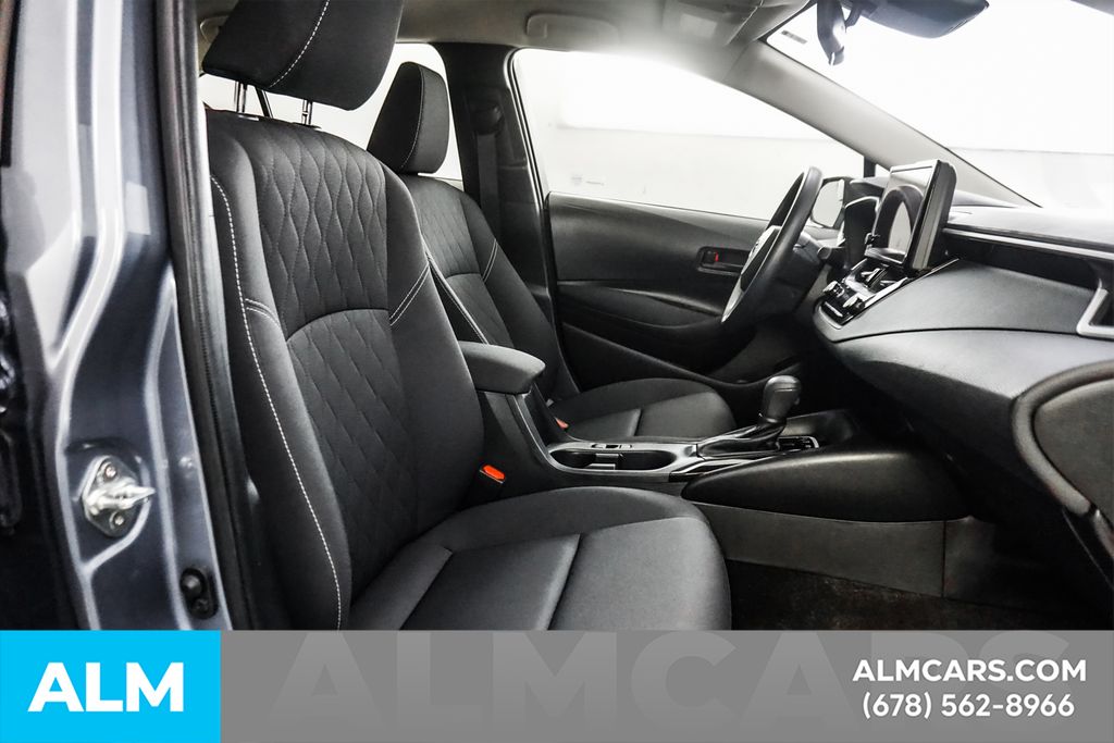 Used 2025  Toyota LE image 19