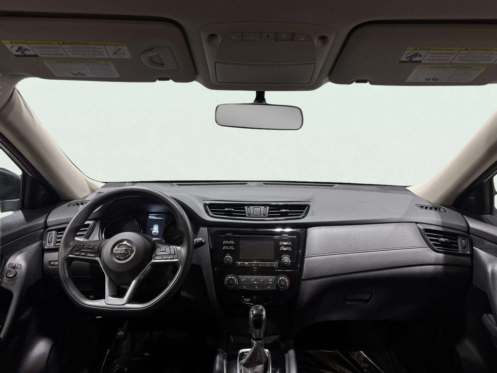 Used 2017 Brilliant Silver Nissan S image 9
