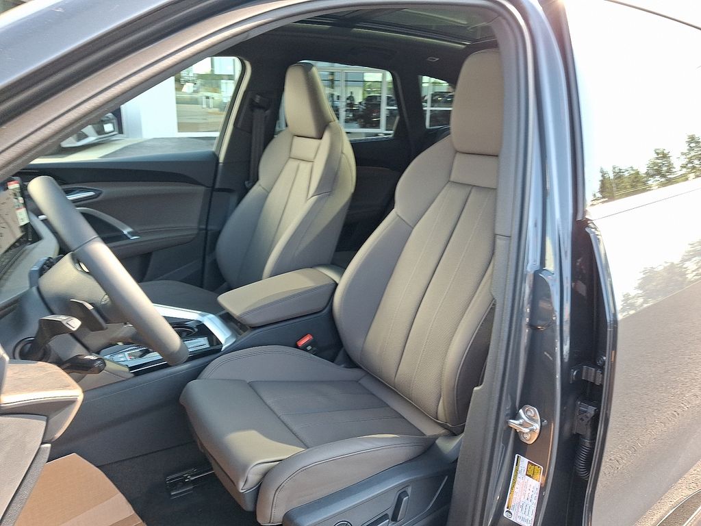 Thumbnail: 2025 Audi Q5 - 11