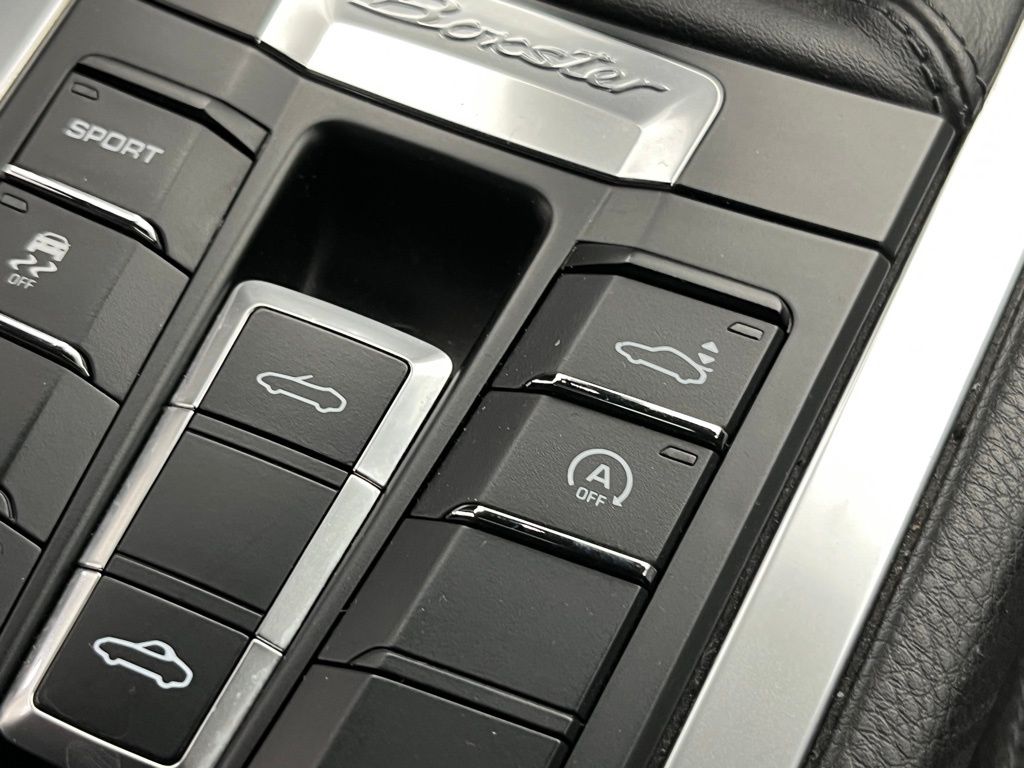 Thumbnail: 2013 Porsche Boxster - 17