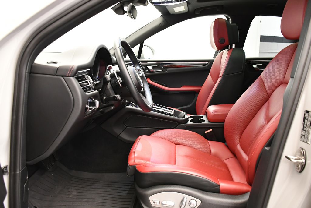 Thumbnail: 2024 Porsche Macan - 5