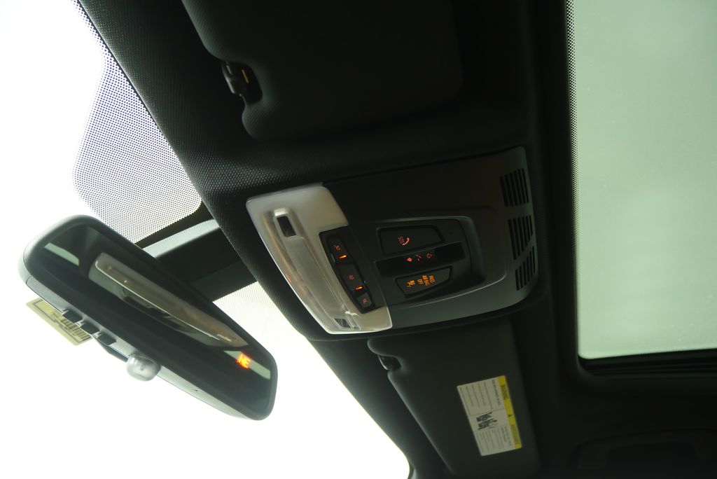 Thumbnail: 2017 BMW 3 Series - 23