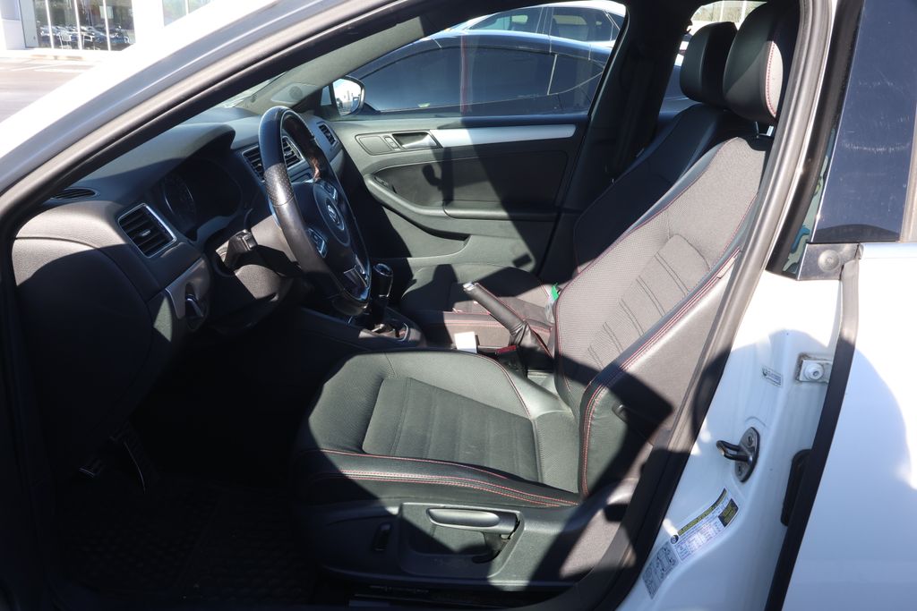 Thumbnail: 2013 Volkswagen Jetta - 8