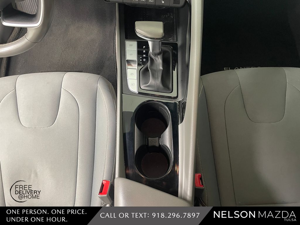 Used 2022 Black Hyundai SEL image 29