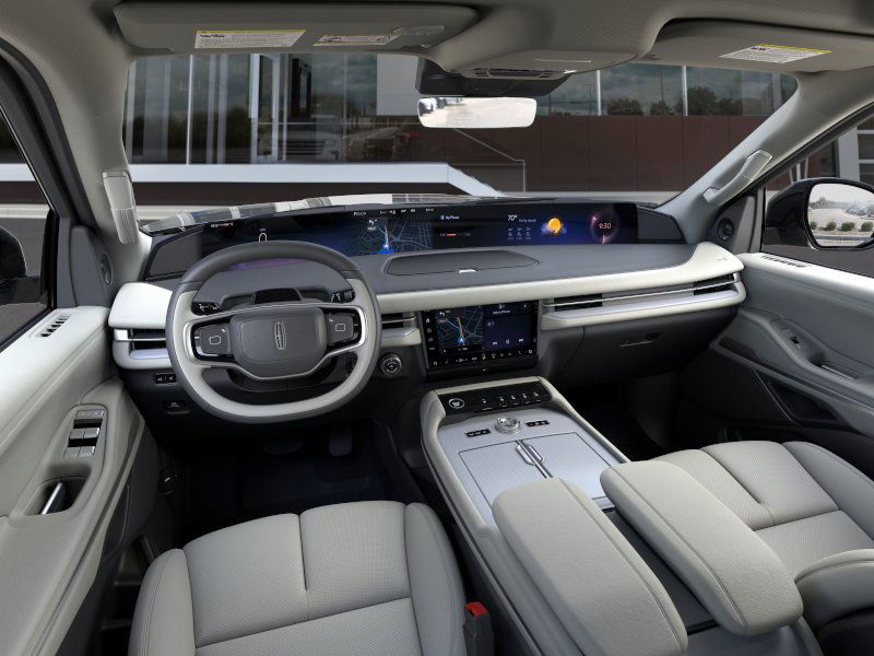 Thumbnail: 2025 Lincoln Navigator L - 9