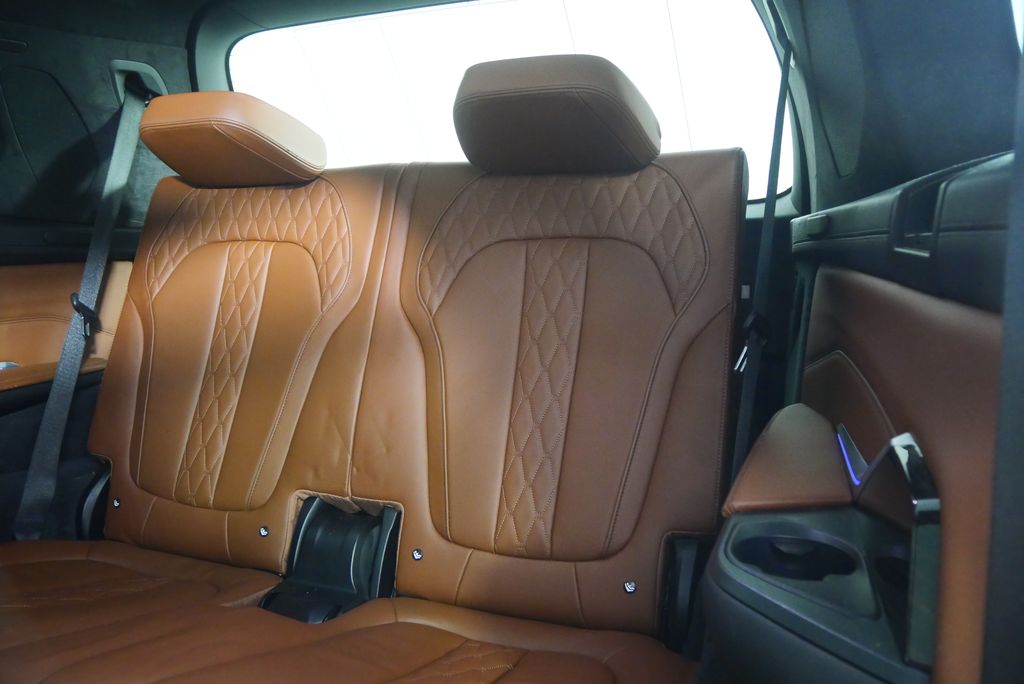 Thumbnail: 2021 BMW X7 - 18