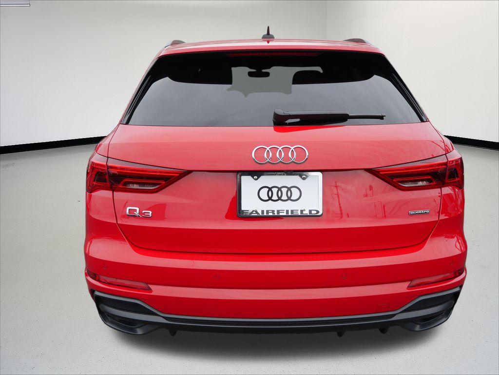 Thumbnail: 2022 Audi Q3 - 4