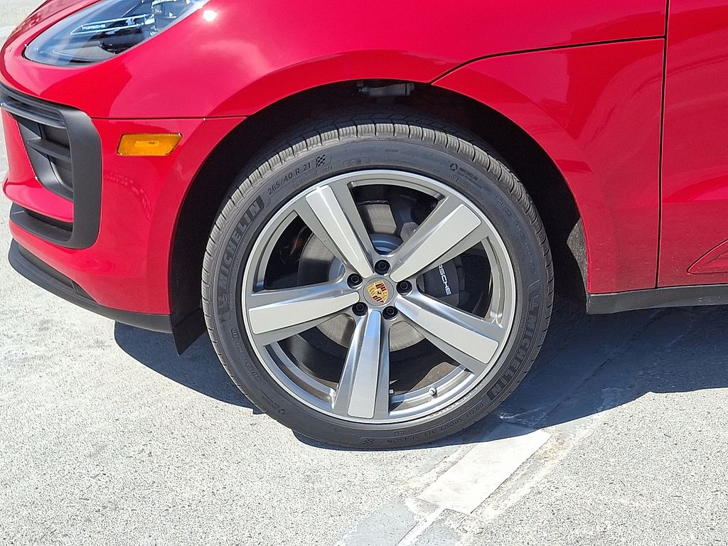 Thumbnail: 2026 Porsche Macan - 10