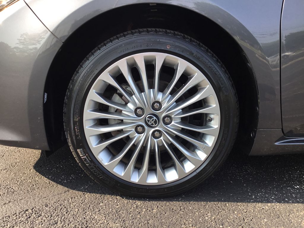 2018 Toyota Avalon Limited 9