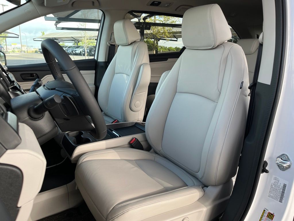 Thumbnail: 2026 Honda Odyssey - 13