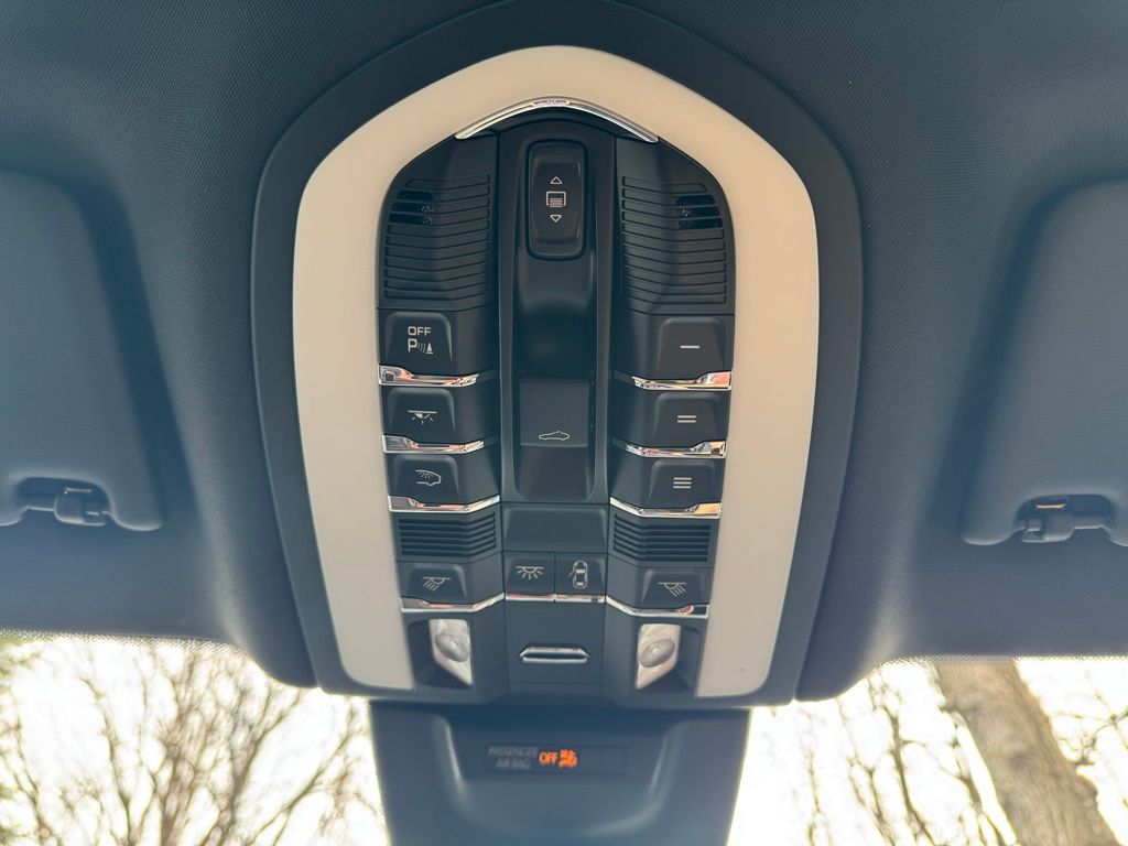 2025 Porsche Macan  31