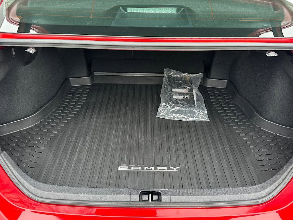 View vehicle photo 7