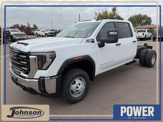 Summit White 2026 GMC Sierra 3500HD Pickup Truck Four-Wheel Drive Automatic
