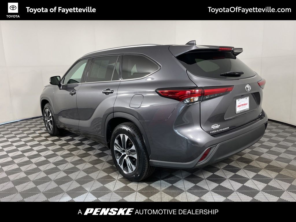 Thumbnail: 2021 Toyota Highlander - 3