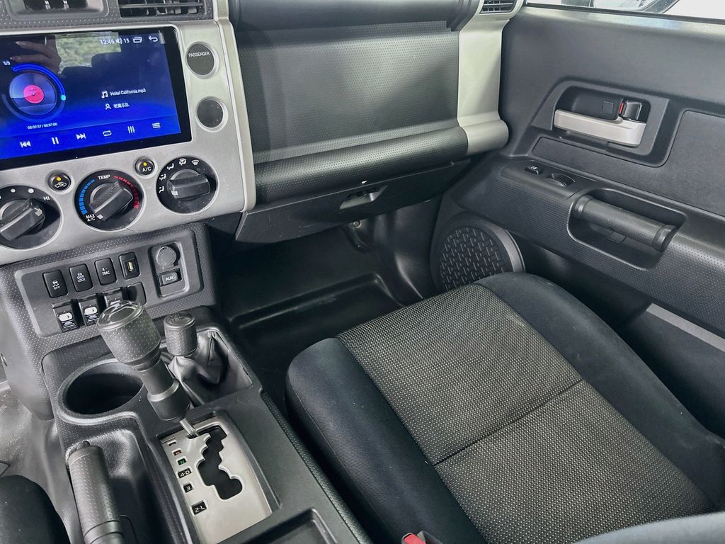 Thumbnail: 2010 Toyota FJ Cruiser - 22