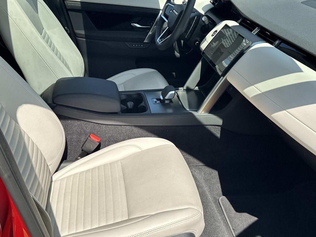 Thumbnail: 2025 Land Rover Discovery Sport - 11