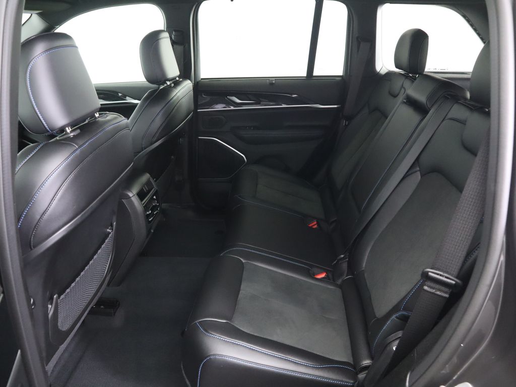 Thumbnail: 2022 Jeep Grand Cherokee - 22