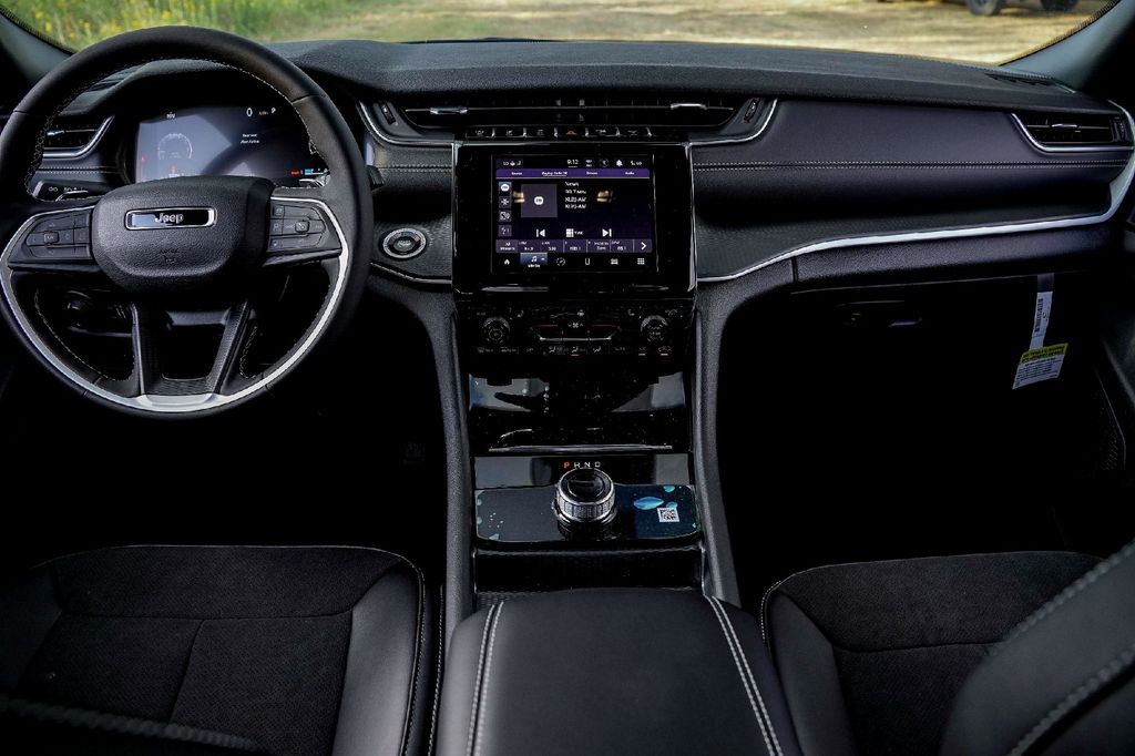 New Car 2025 Jeep Grand Cherokee  Altitude For Sale Under $40,000 In Taylor, Texas