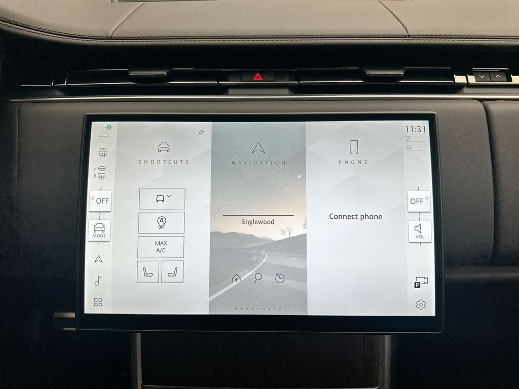 2025 Land Rover Range Rover SE 13