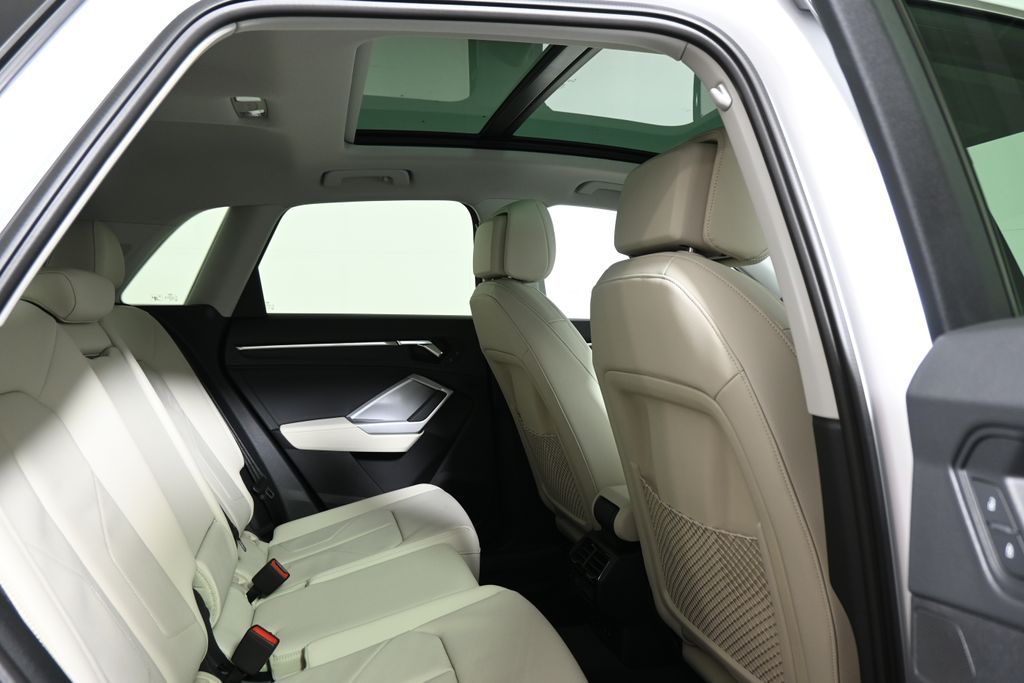 Thumbnail: 2025 Audi Q3 - 20