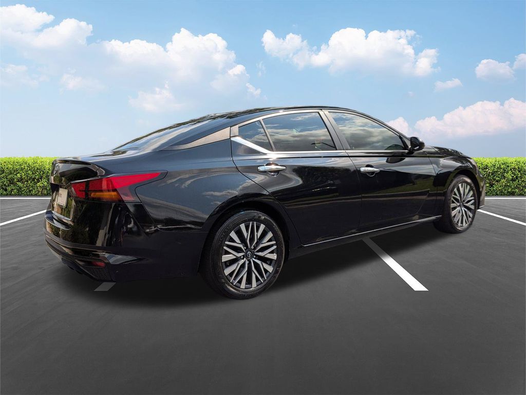 Used 2025 Nissan Altima Sedan
