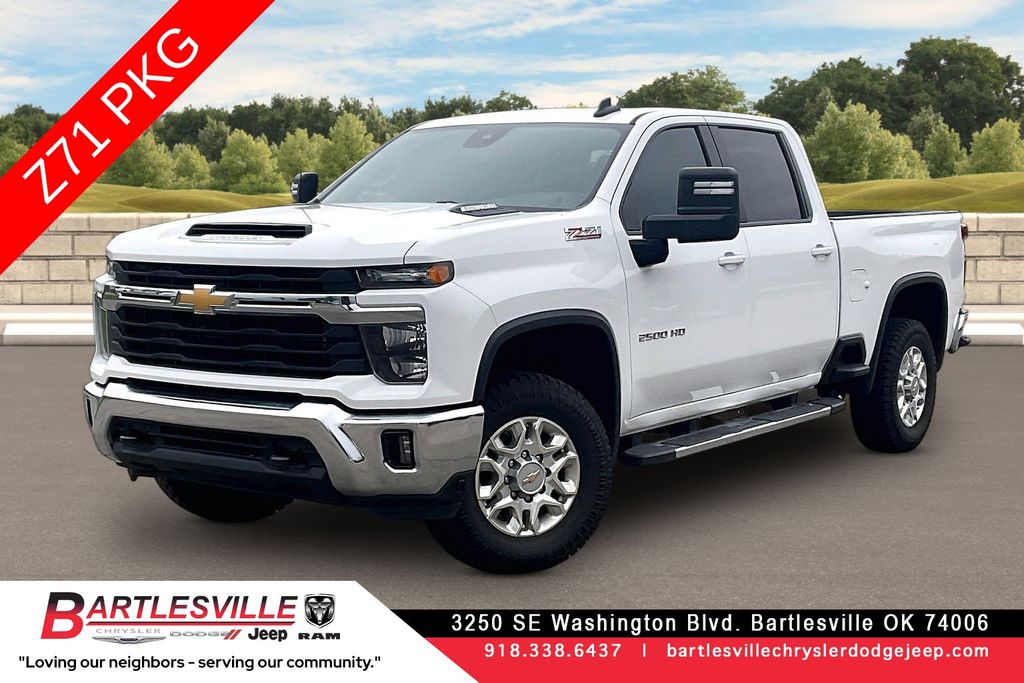 Summit White 2025 Chevrolet Silverado 2500HD Pickup Truck Four-Wheel Drive Automatic