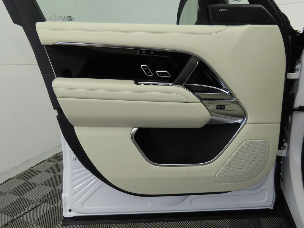 Thumbnail: 2025 Land Rover Range Rover - 25