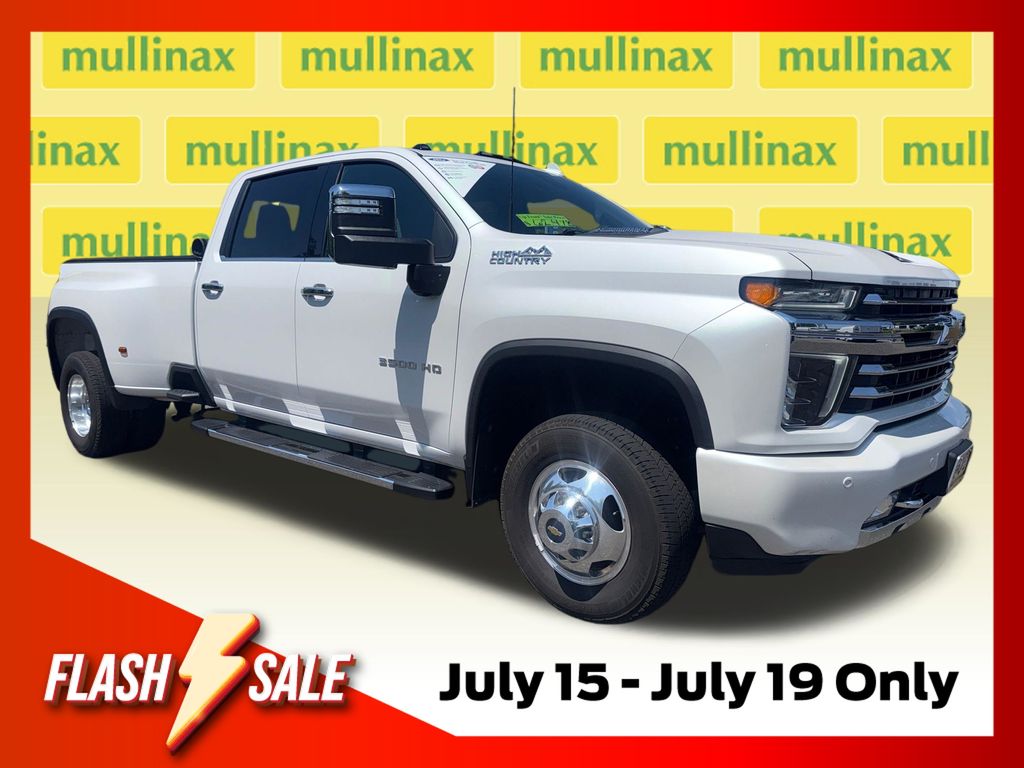 White (Iridescent Pearl Tricoat) 2022 Chevrolet Silverado 3500HD Pickup Truck Four-Wheel Drive Automatic