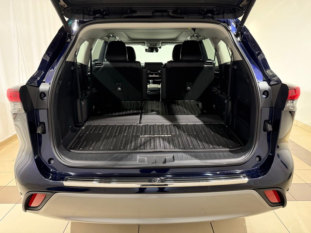 Thumbnail: 2025 Toyota Highlander - 12