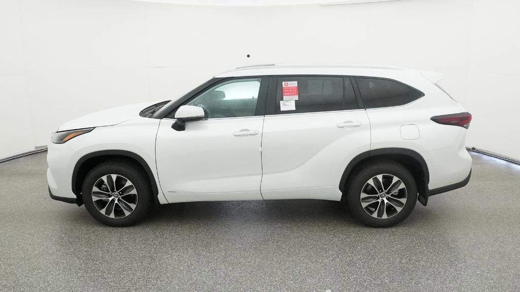 Thumbnail: 2025 Toyota Highlander - 31