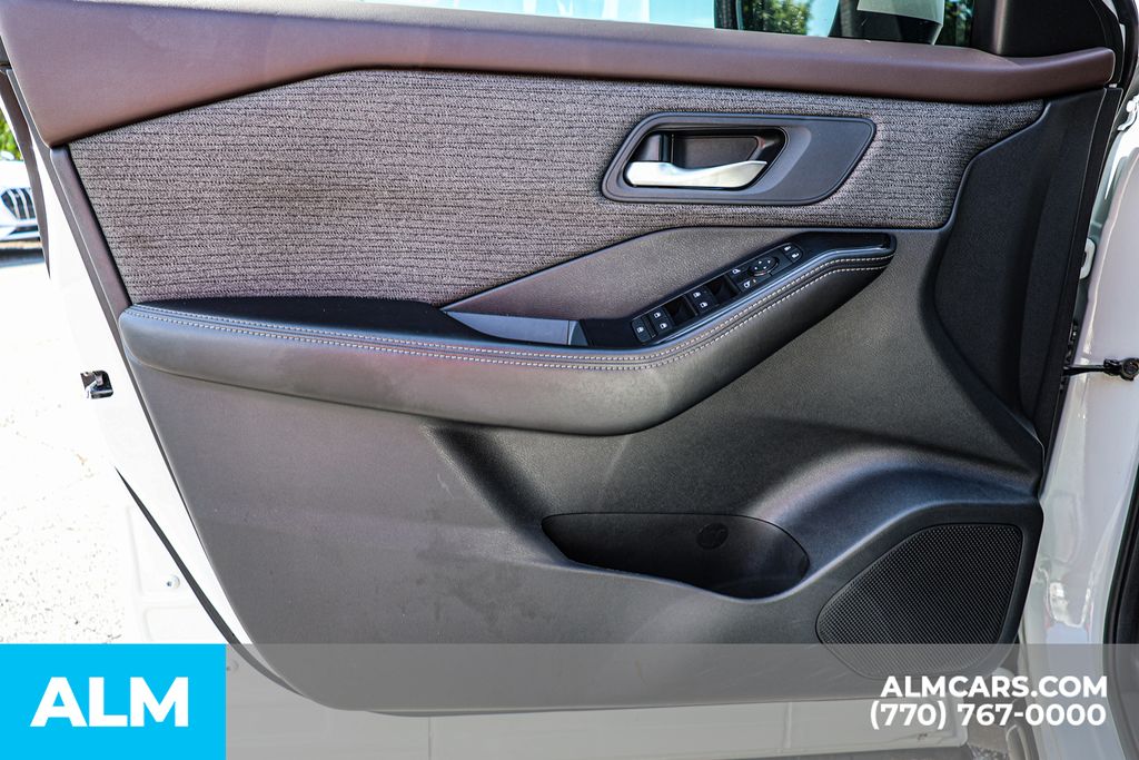 Used 2022 White Nissan SV image 45