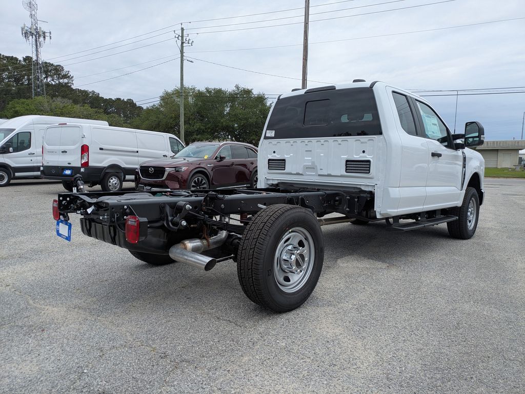 2026 Ford F-350 Chassis XL