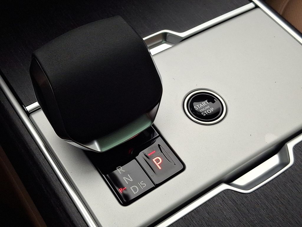 Thumbnail: 2025 Land Rover Range Rover - 10
