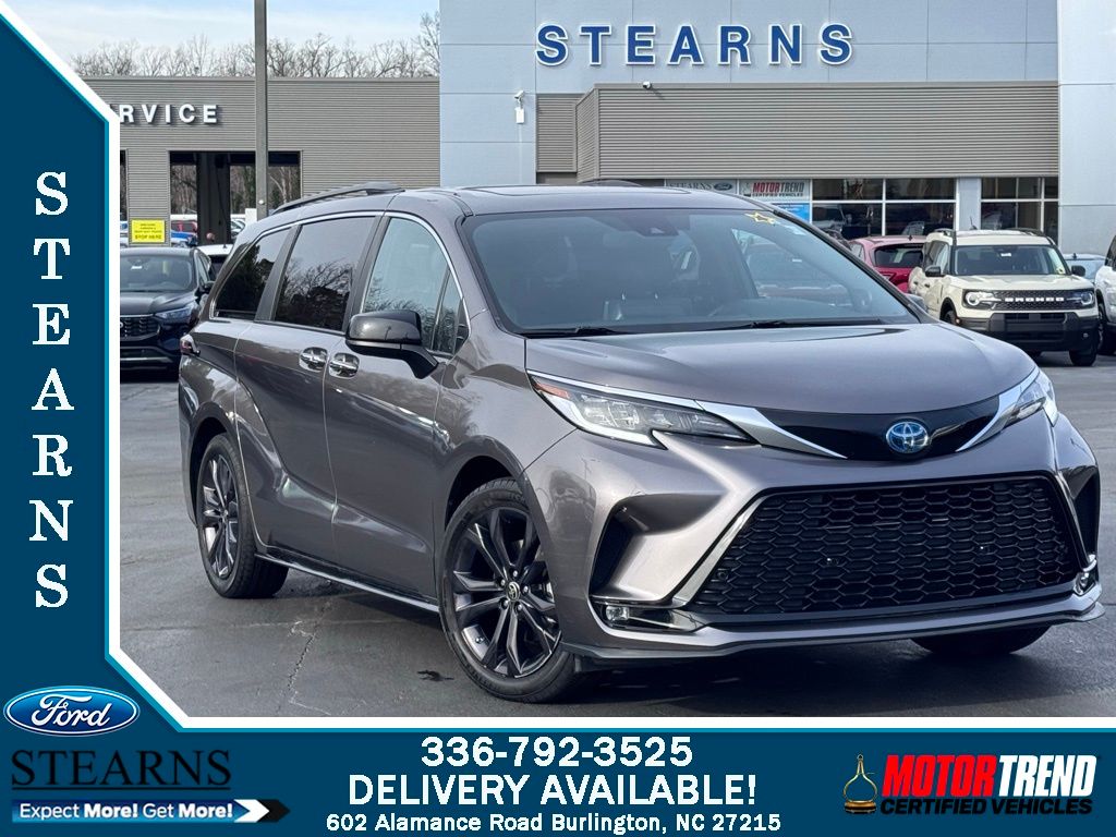 2022 Toyota Sienna XSE 7-Passenger FWD