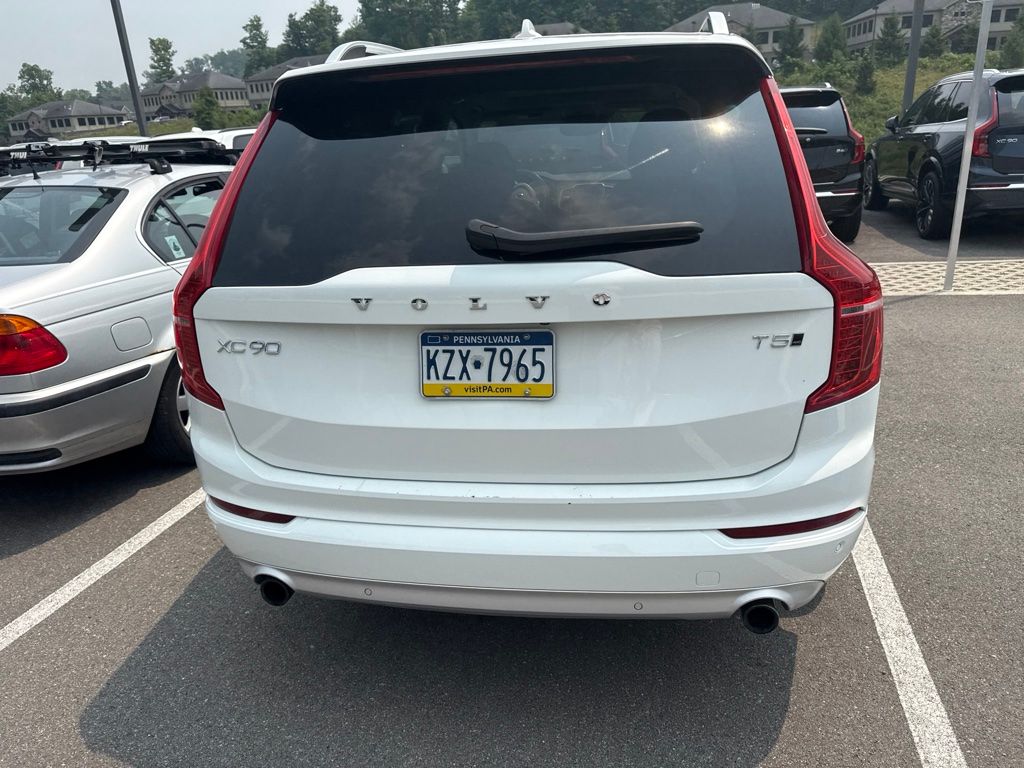 Used 2019 White Volvo T5 Momentum image 9