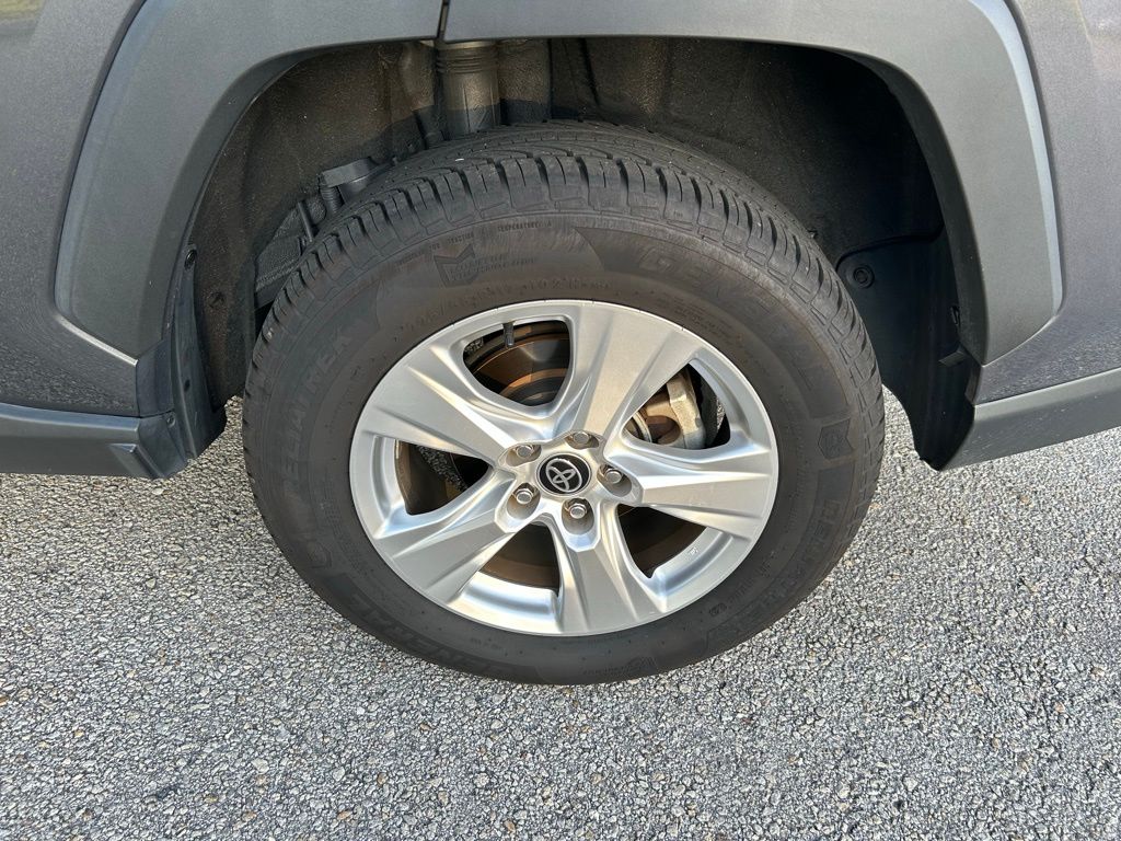 Thumbnail: 2021 Toyota RAV4 - 9
