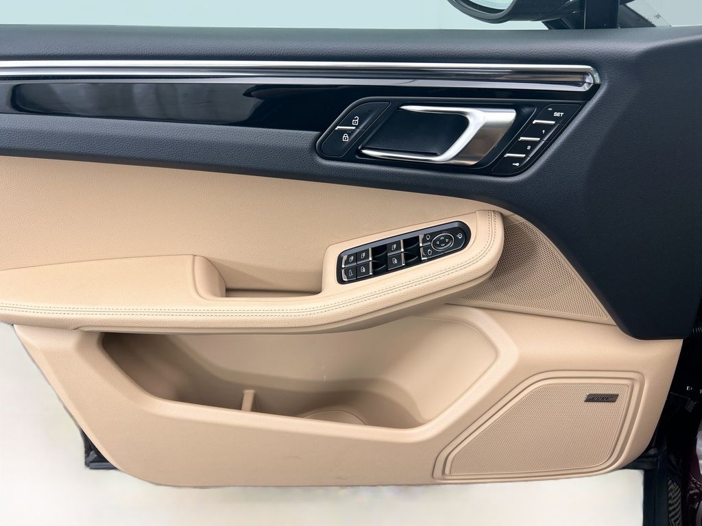 Thumbnail: 2026 Porsche Macan - 25