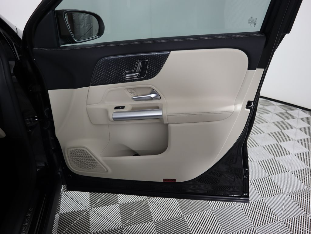 2025 Mercedes-Benz GLA 250 25