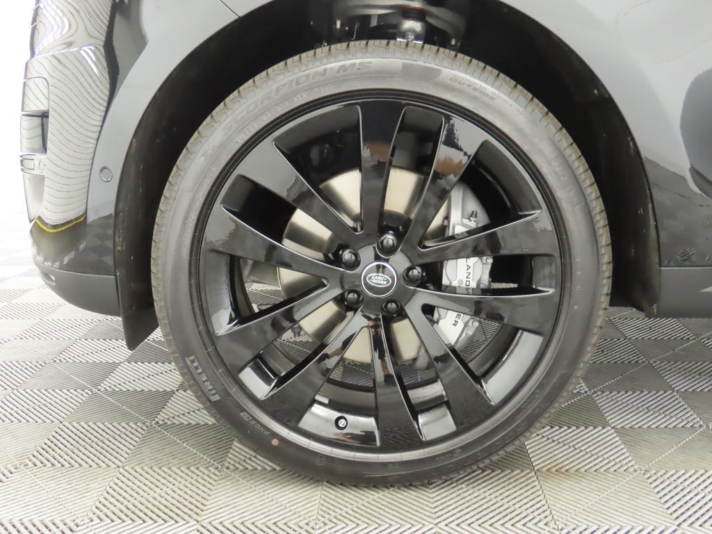 2025 Land Rover Range Rover Sport SE 32