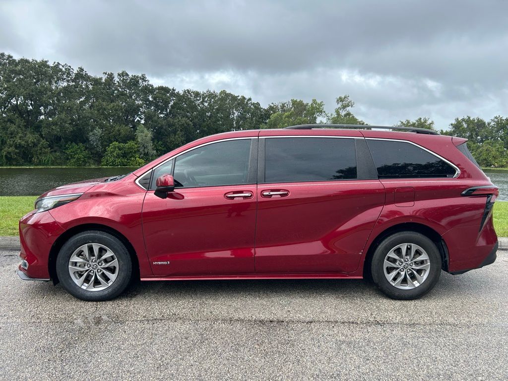 Thumbnail: 2021 Toyota Sienna - 2