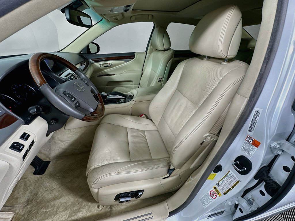Thumbnail: 2016 Lexus LS - 21