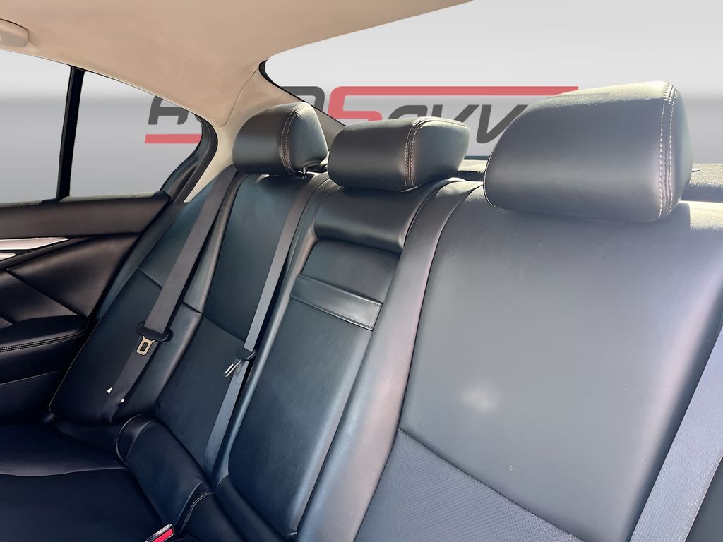 Used 2022 White INFINITI LUXE image 25
