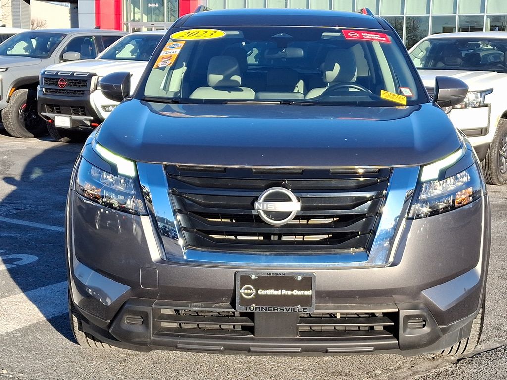 2023 Nissan Pathfinder SV 2